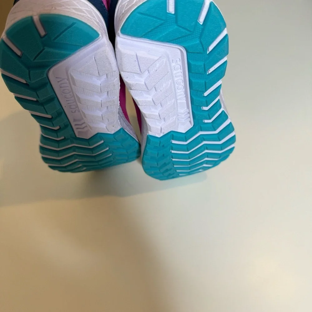 Saucony Kids' Grade School Dash Running Shoes size 3.5